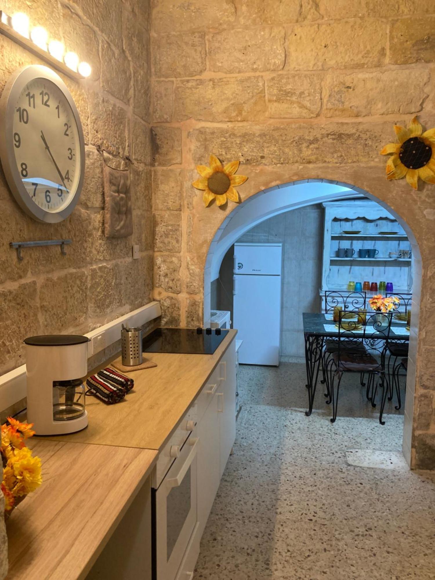 Charming Central Townhouse In Sliema Steps From Promenade And Sliema Ferry Apartment Exterior photo